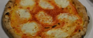 pizzeria-la-terrazza-mercato-san-severino-pizza-margherita-slider